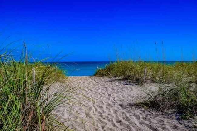 Building Photo - 4031 NE Breakwater Dr