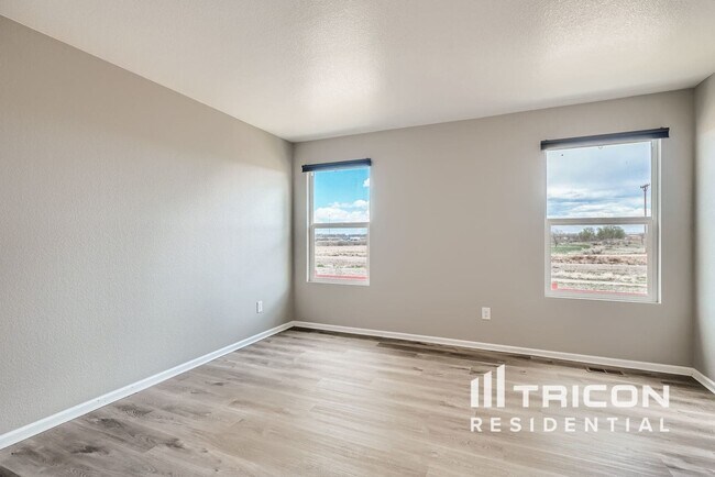 Building Photo - 12440 Village Cir