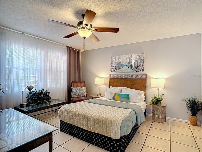 Building Photo - 139 Southeast Jefferson Cir N