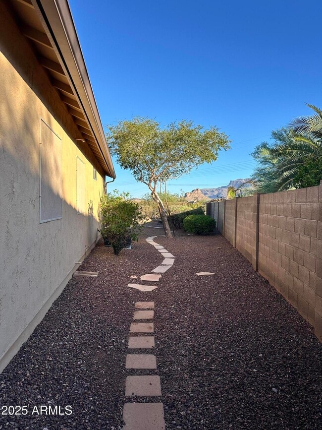 Building Photo - 10372 E Meandering Trail Ln