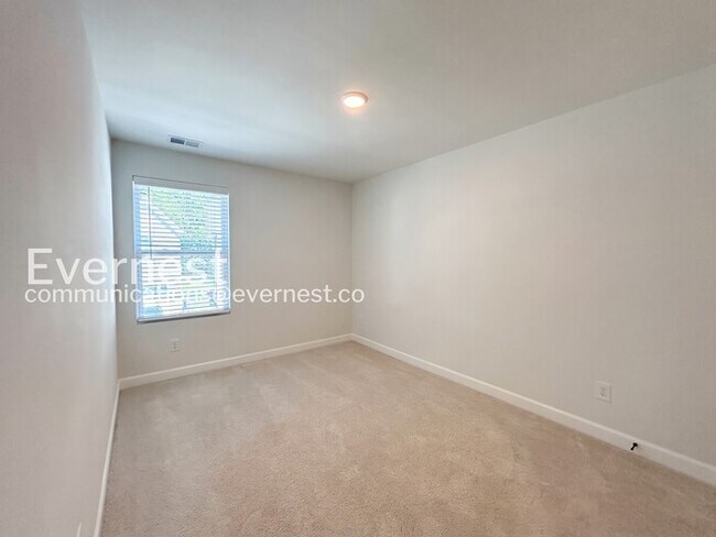 Building Photo - Modern Living Awaits in Antioch with Garage/ 3 beds & 2.5 baths / Available now!