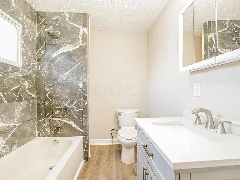 Building Photo - 597 Seymour Ave