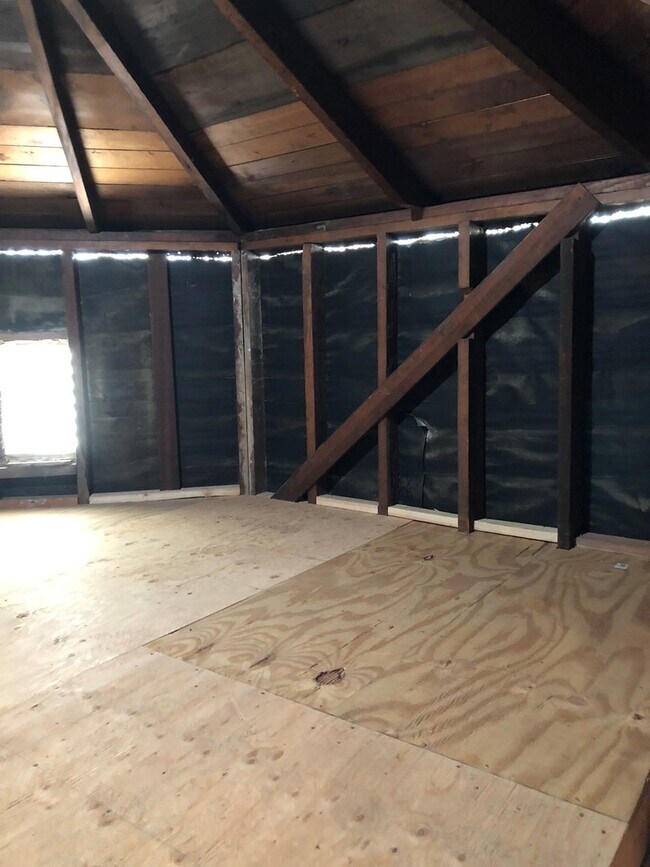 Building Photo - 204 1/2 Quincy Ave