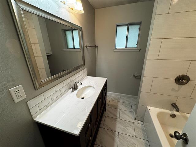 Building Photo - 2607 Clearview Cir