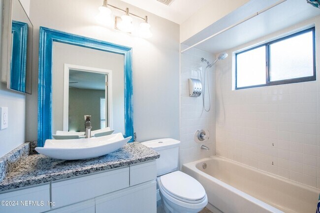 Building Photo - 11448 Sugar Maple Pl S