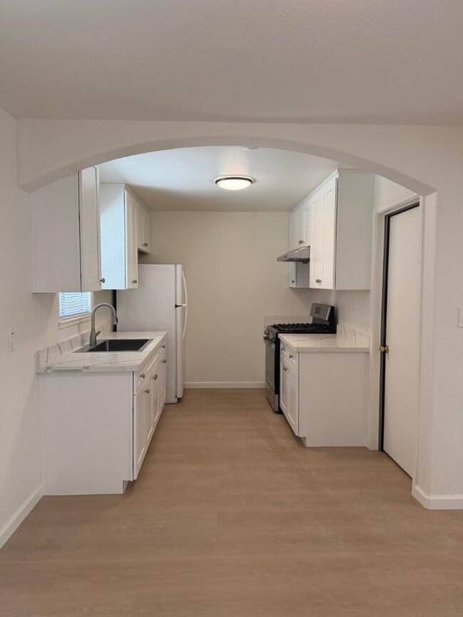 Building Photo - 715 Schafer Rd