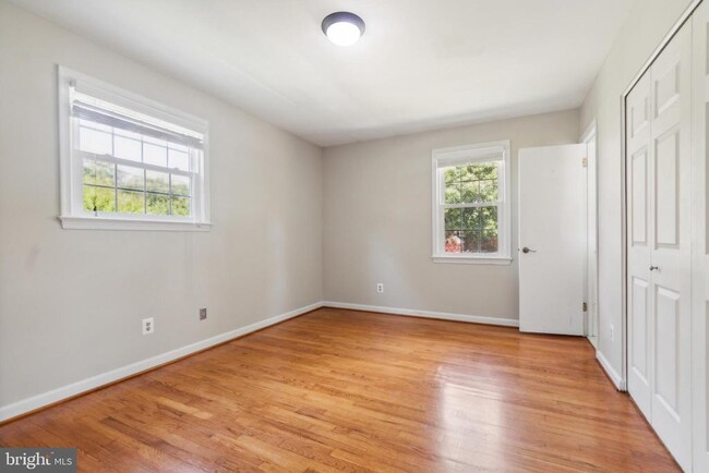 Building Photo - 8615 Regor Ln