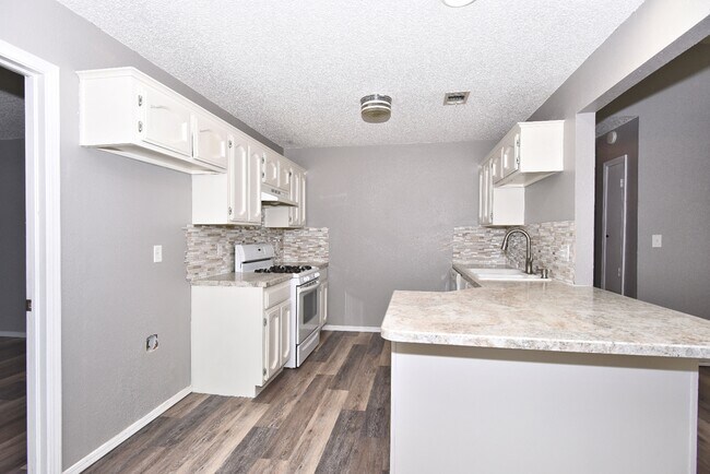 Building Photo - 1339 E 138th Pl