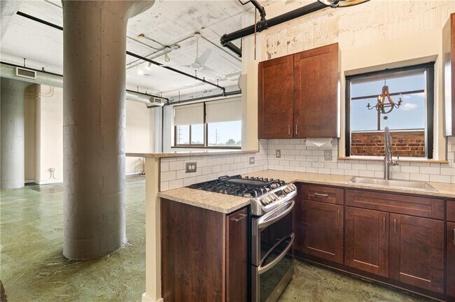 Building Photo - 426 Marietta St NW