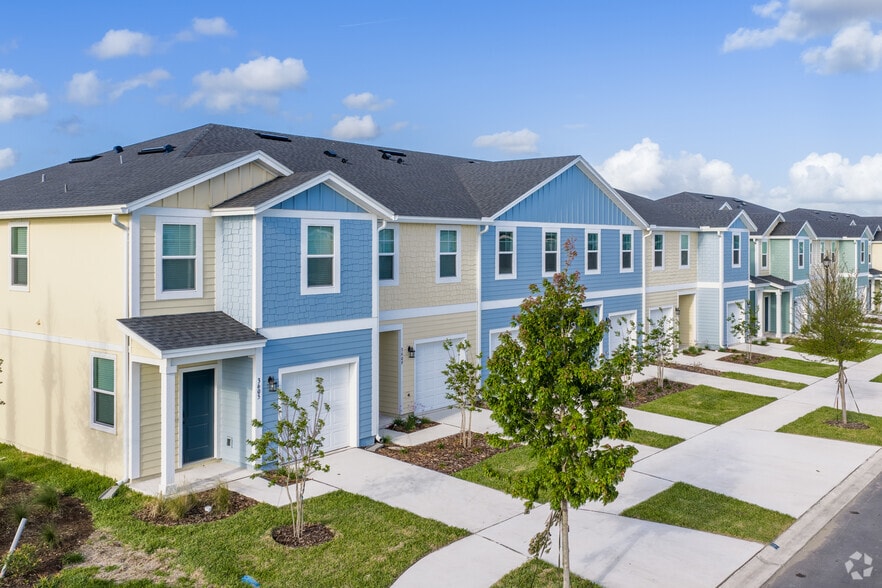 Alternate Exterior - Coral Palms at Oakleaf