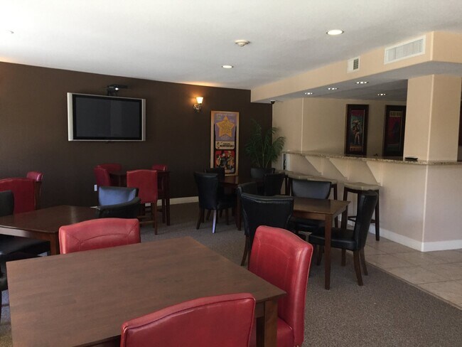 Building Photo - Spacious 2-Bed/2-Bath Cry Creek Crossing C...