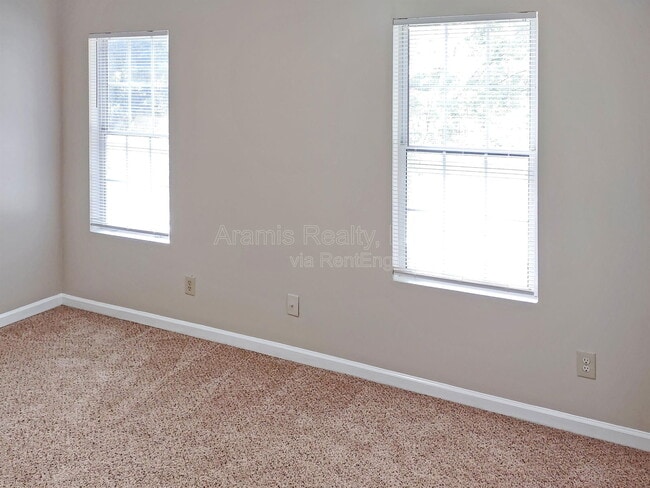 Building Photo - 117 Oriole Dr