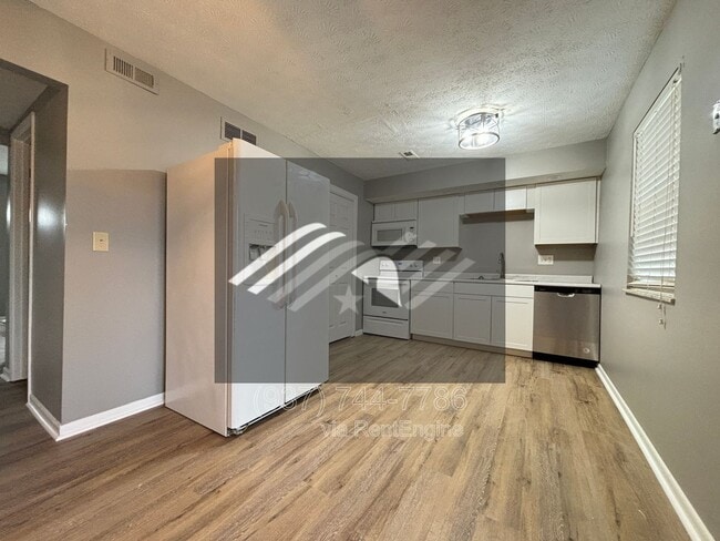 Building Photo - 1173 Navaho Dr