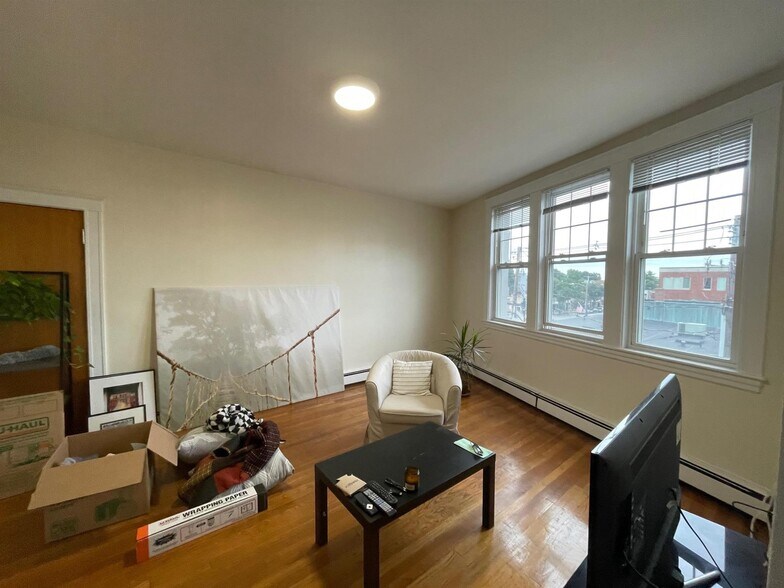 Building Photo - 206 Massachusetts Ave