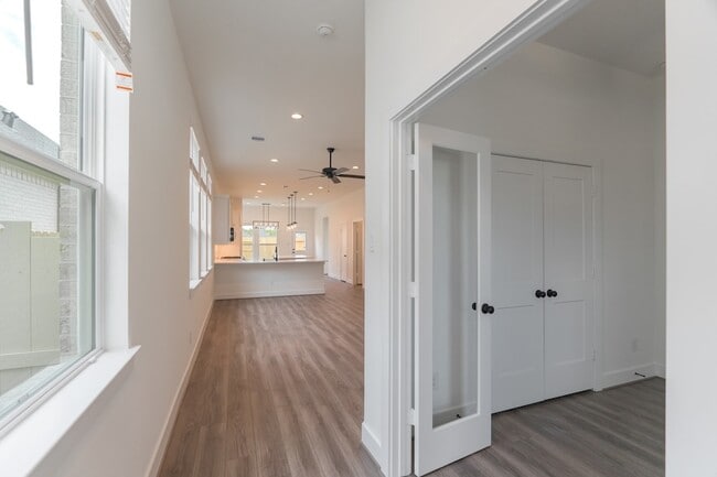 Building Photo - 10726 Pine Pink