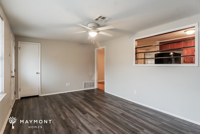 Building Photo - 605 Woodvale Rd