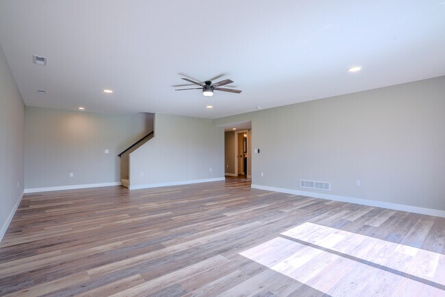 Building Photo - 127 Kinsey St