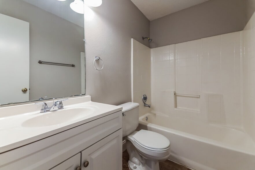 Building Photo - 2524 Park Valley Dr