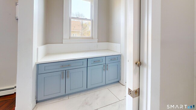 Building Photo - 1616 Chapel St