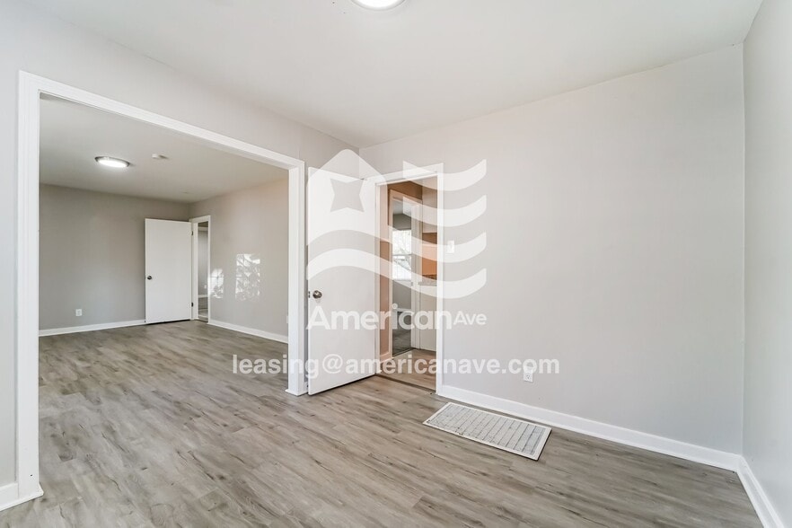 Building Photo - 3174 Charleston Dr