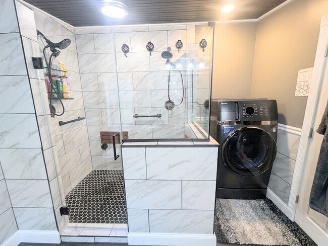 Building Photo - 43 Crestwood Dr