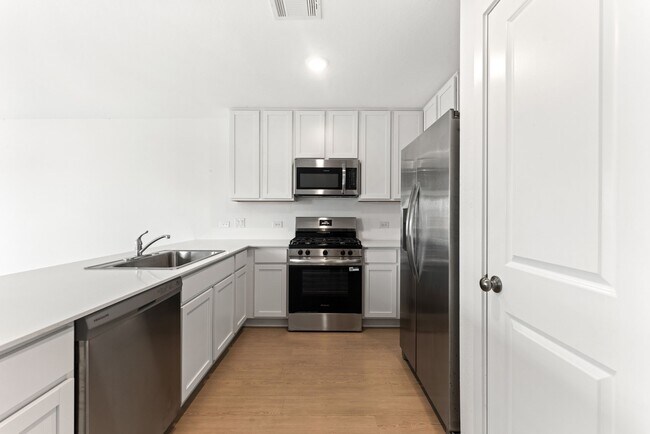Building Photo - 3005 Majestic Sunrise Dr