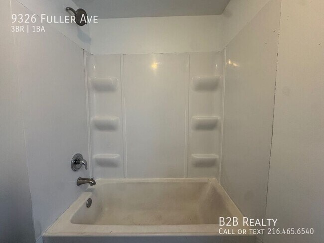 Building Photo - 9326 Fuller Ave