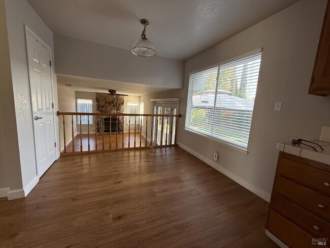 Building Photo - 861 Sonnet Dr