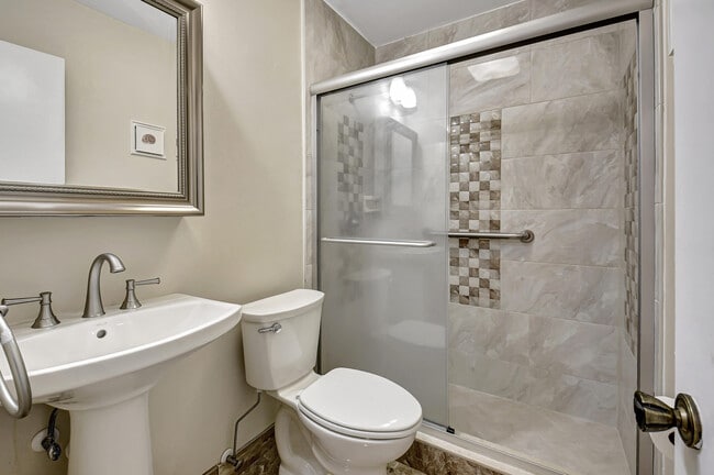 Building Photo - 15792 Philodendron Cir