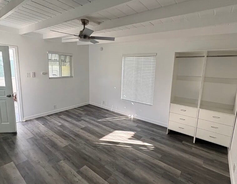 Living Area - 5430 W 118th St