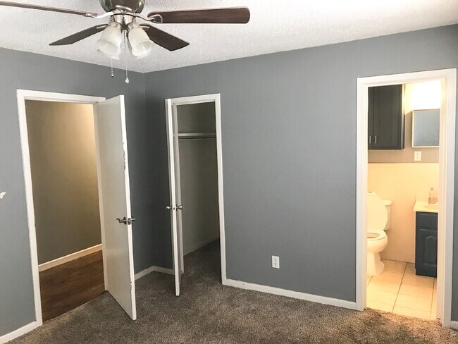 Building Photo - Updated Home Block away from LCU