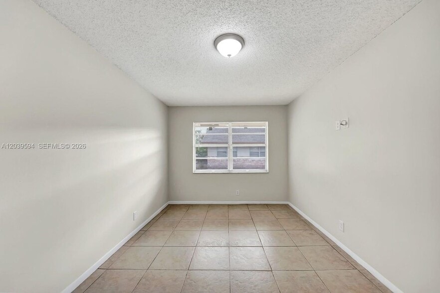 Building Photo - 2610 Riverland Dr