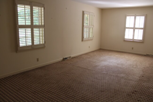 Building Photo - 103 Terrace Ct