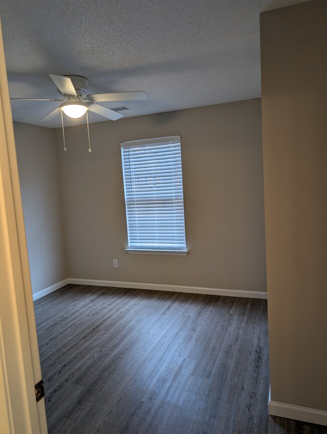 Guest Bedroom - 1381 Pinnacle Ln