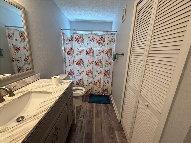 Building Photo - 3705 SW 27th St