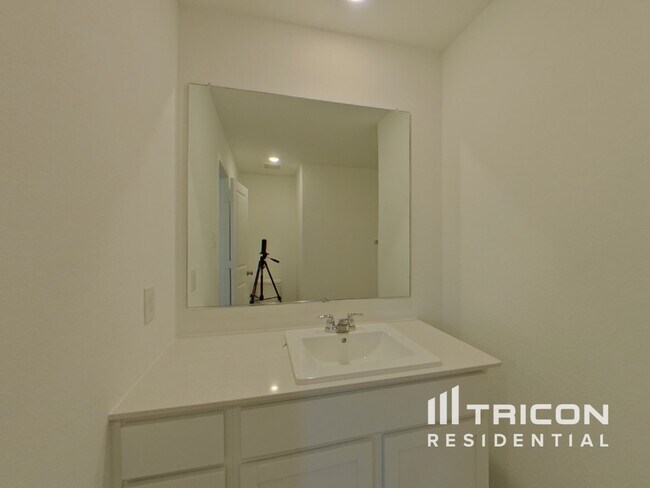 Building Photo - 1728 Poptic Ln