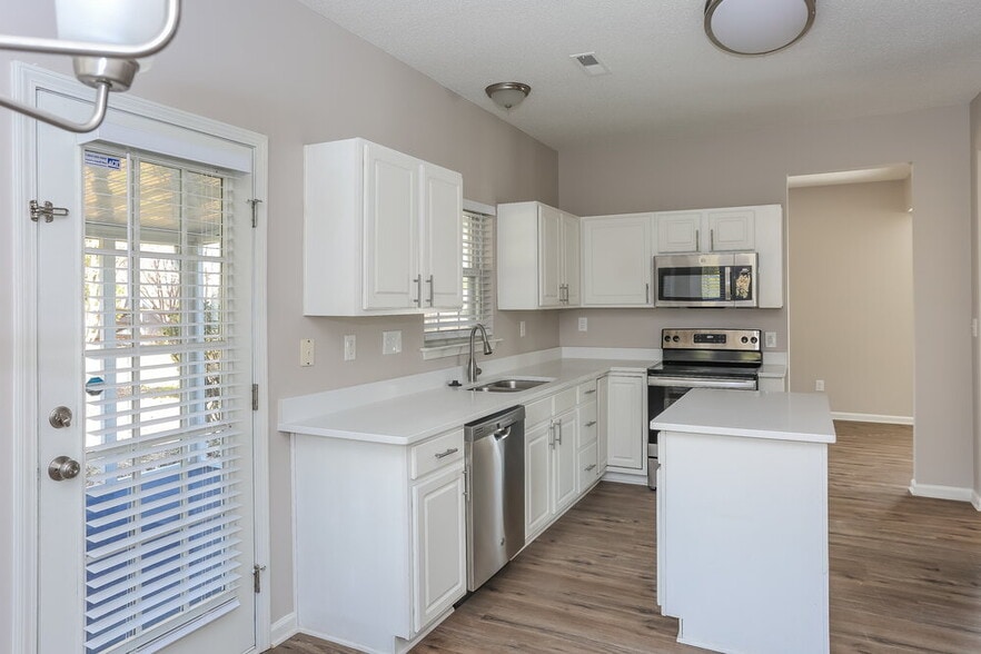 Building Photo - 12411 Cumberland Crest Dr