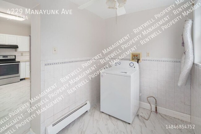 Building Photo - 5BR 2.5 BA_ 2,000 Sq Ft. Townhome in Manay...