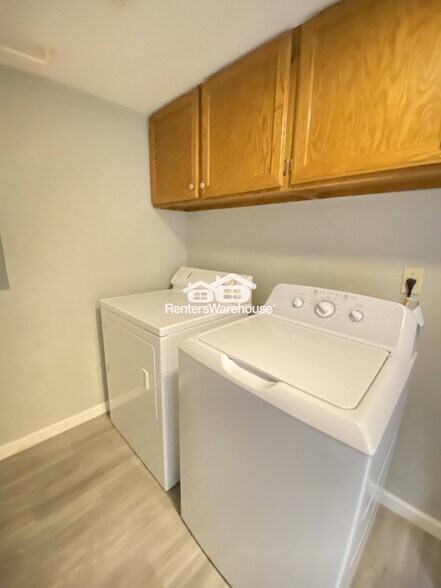 Building Photo - 633 W Southern Ave