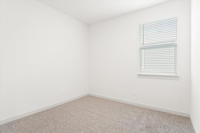 Building Photo - 523 Millbrook Blvd