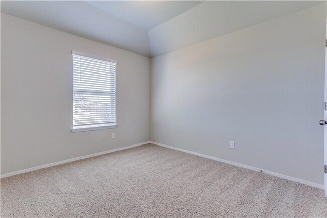 Building Photo - 131 Trailside Ln