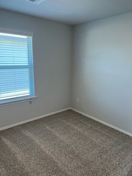 Building Photo - 26010 Emory Holw Dr