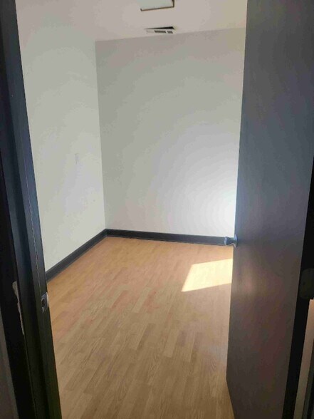 Building Photo - 404 State St