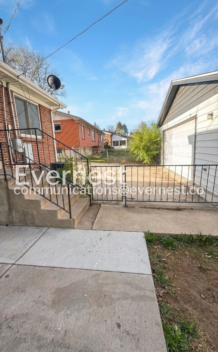 Building Photo - 4185 S Inca St