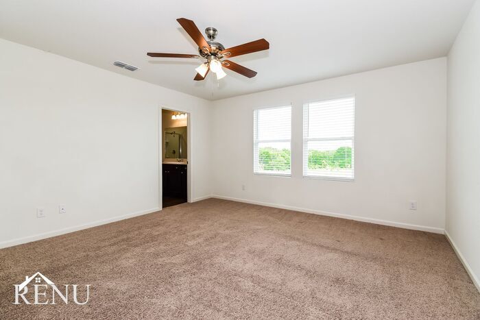 Building Photo - 6005 Mojave Dr