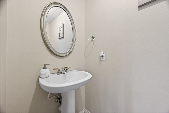 Building Photo - 5911 Indian Hills Ln