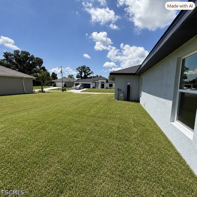Building Photo - 1115 Cove St E
