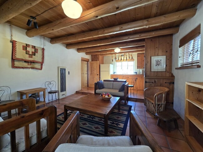 Building Photo - 1489 Bishops Lodge Rd