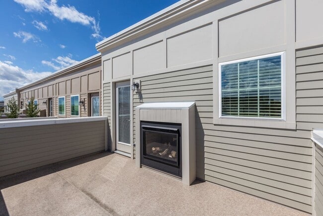 Building Photo - 3 Bed 4.5 Bath - Downtown Crown Townhouse ...