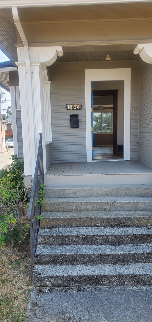 Building Photo - Pre-leasing August - 4bd/2ba